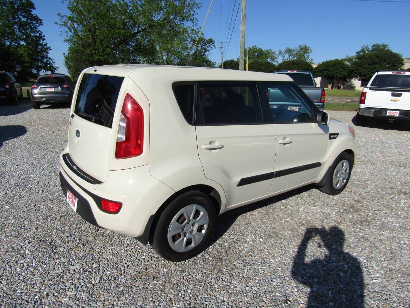 2013 CREAM Kia Soul (KNDJT2A54D7) , Automatic transmission, located at 15016 S Hwy 231, Midland City, AL, 36350, (334) 983-3001, 31.306210, -85.495277 - Photo#7